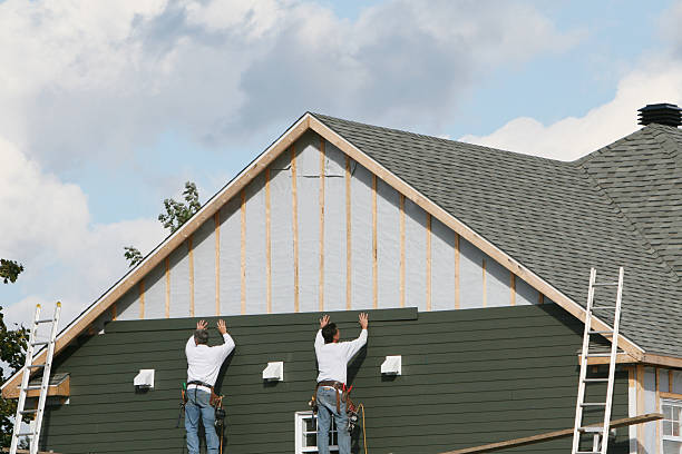 Professional Siding technician working in Grantville, GA